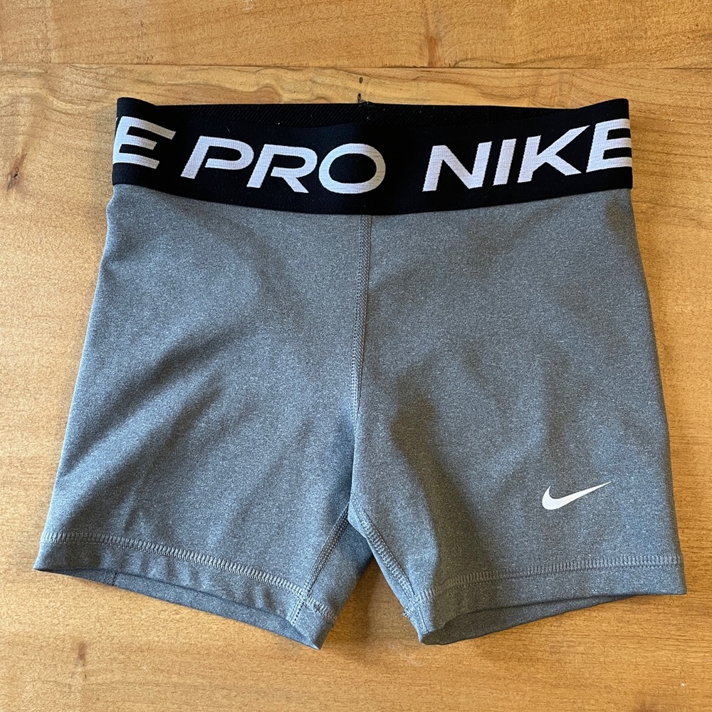 Nike Pro girls size M